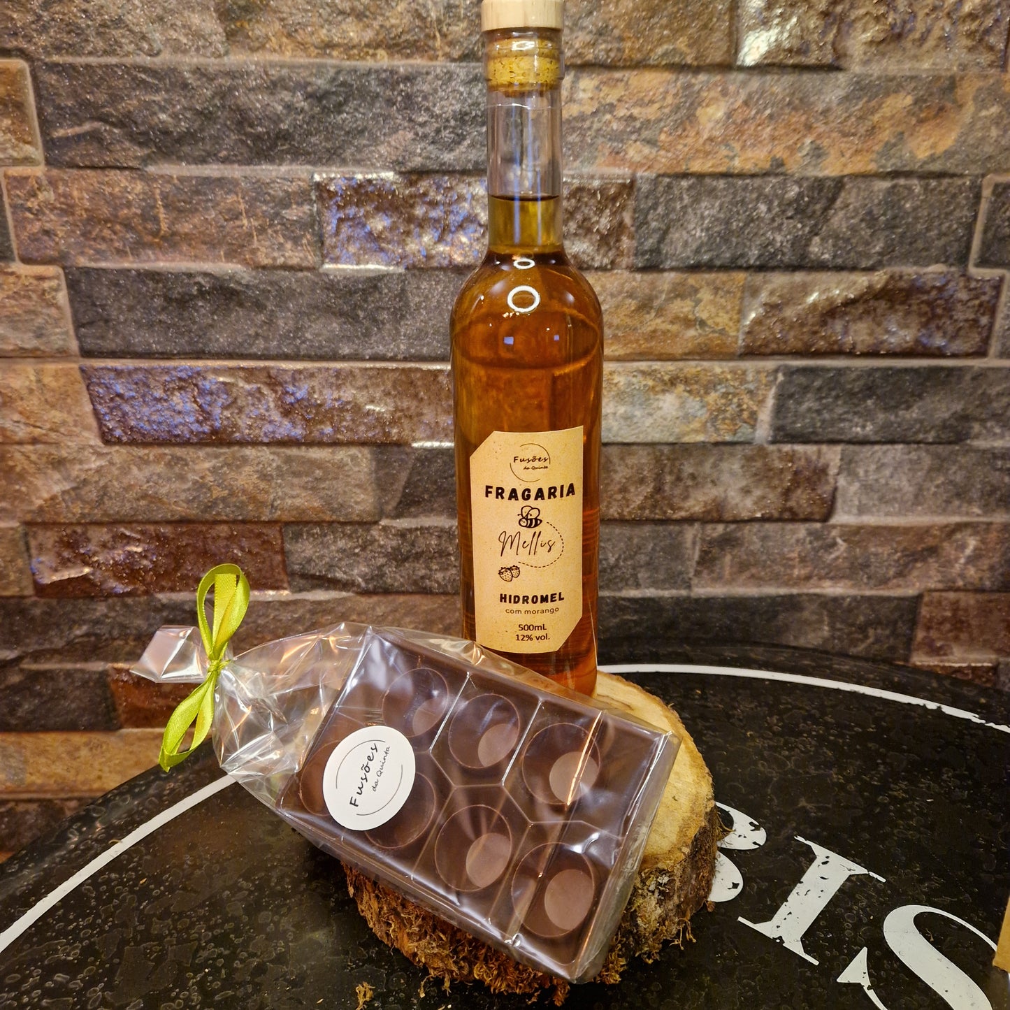 Hidromel com copos de chocolate 